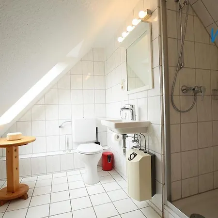 Friedrich-august-str 20 1 * וגנרוגה